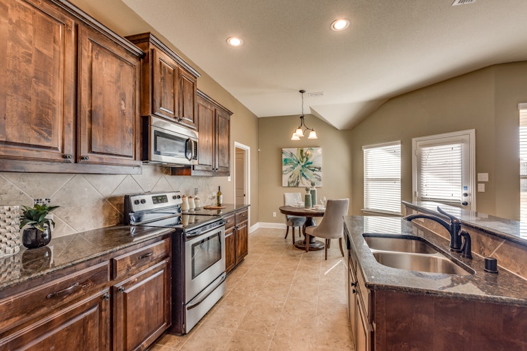 Photo 5 of 28 - 1001 Lincoln Dr, Royse City, TX 75189
