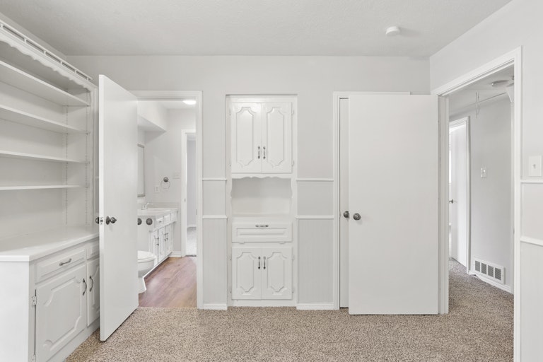 Photo 16 of 26 - 142 Bailey Dr, Desoto, TX 75115