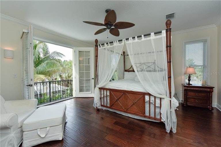Photo 13 of 25 - 320 Faubel St, Sarasota, FL 34242