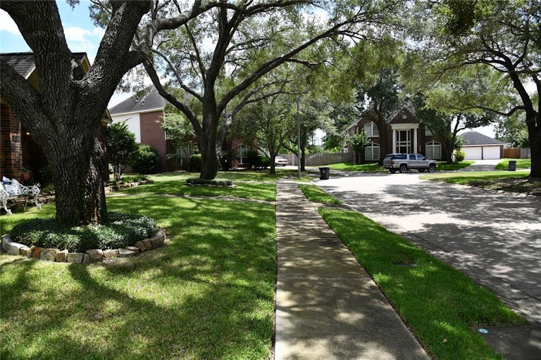 Photo 3 of 44 - 5003 Kingsland Ct, Sugar Land, TX 77479