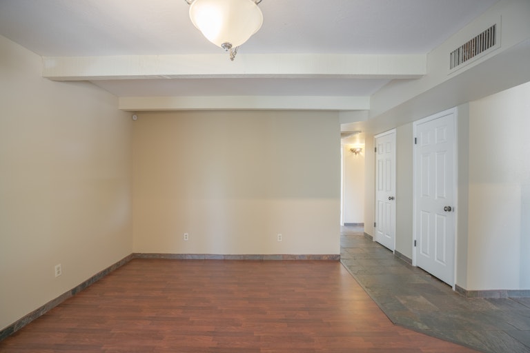 Photo 10 of 29 - 2850 E North Ln, Phoenix, AZ 85028