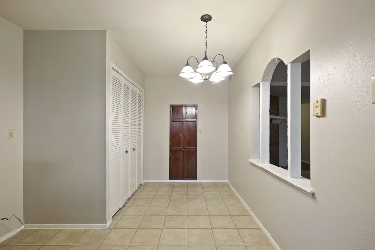 Photo 10 of 28 - 1525 Camelia Dr, Lewisville, TX 75067