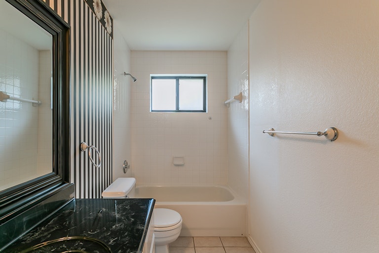 Photo 11 of 23 - 825 Shannon Dr, Plano, TX 75025