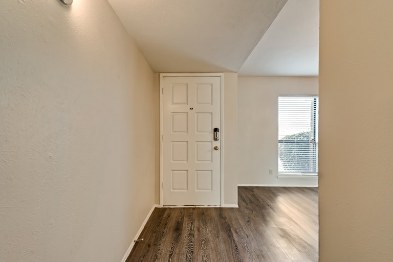 Photo 15 of 28 - 708 Green Canyon Dr, Mesquite, TX 75150