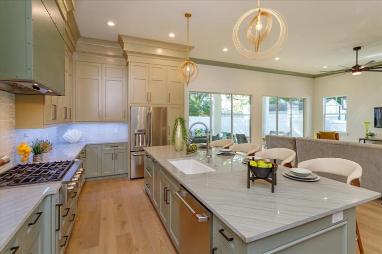 Photo 10 of 25 - 2325 Princeton Ct, Orlando, FL 32804
