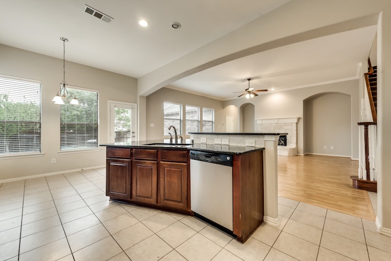 Photo 10 of 32 - 1395 Southern Pne, Rockwall, TX 75087