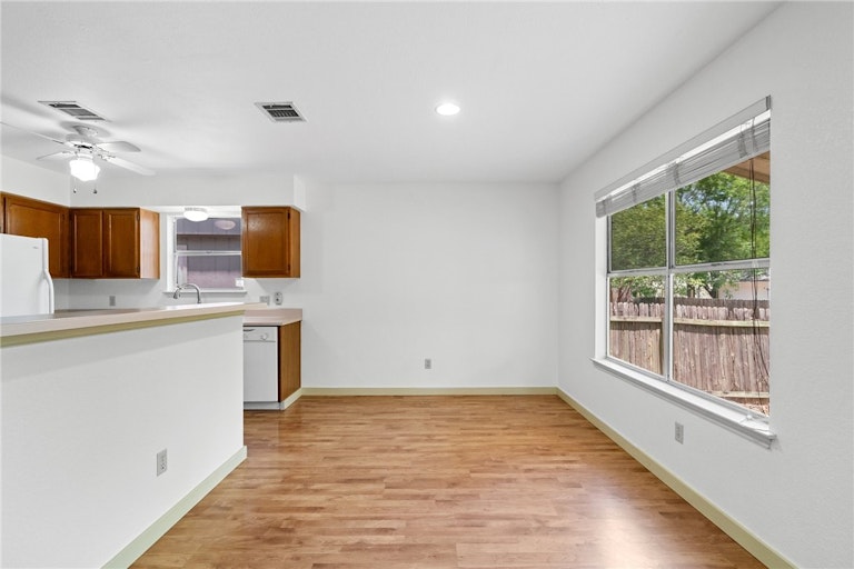 Photo 8 of 30 - 8801 Piney Creek Bnd, Austin, TX 78745