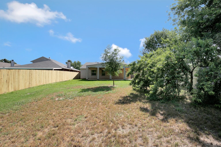 Photo 26 of 27 - 516 Berryhill Dr, Mansfield, TX 76063