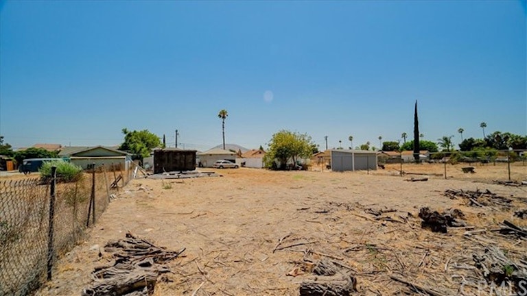 Photo 19 of 26 - 17394 Grevillea St, Fontana, CA 92335