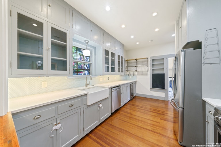 Photo 13 of 39 - 347 E Huisache Ave, San Antonio, TX 78212