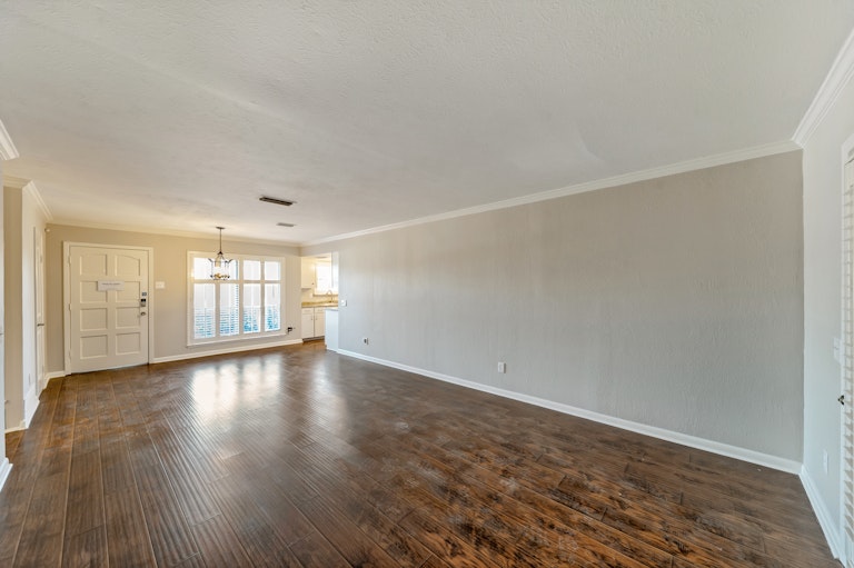 Photo 9 of 24 - 3203 Point East Dr, Mesquite, TX 75150