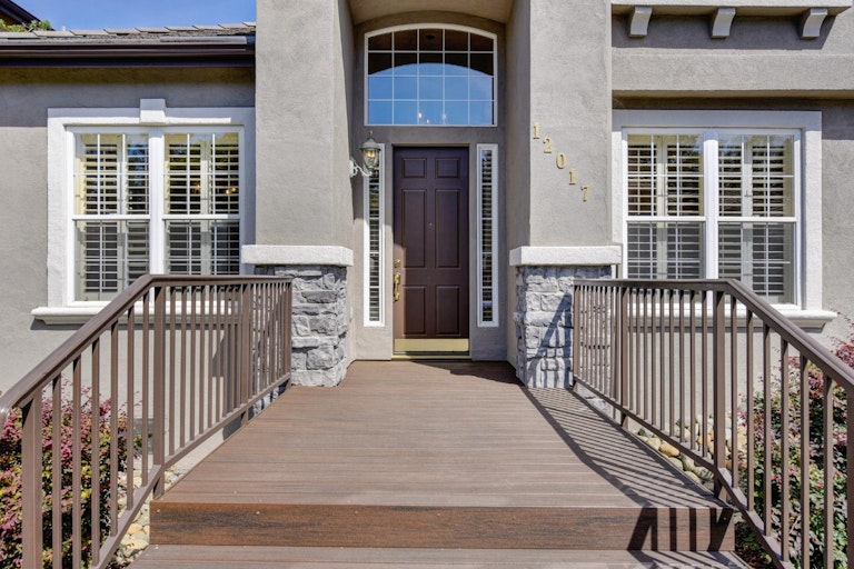 Photo 4 of 42 - 12017 Gold Pointe Ln, Gold River, CA 95670
