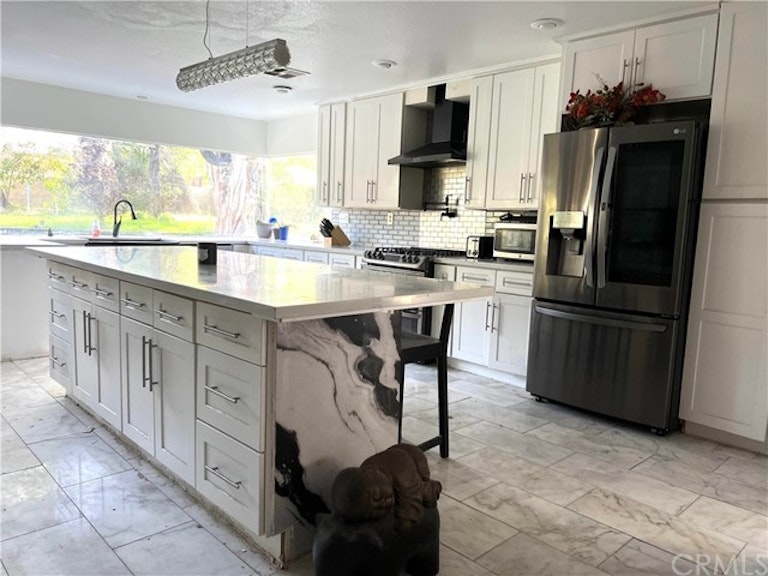 Photo 7 of 27 - 19835 Bedford Canyon Rd, Corona, CA 92881