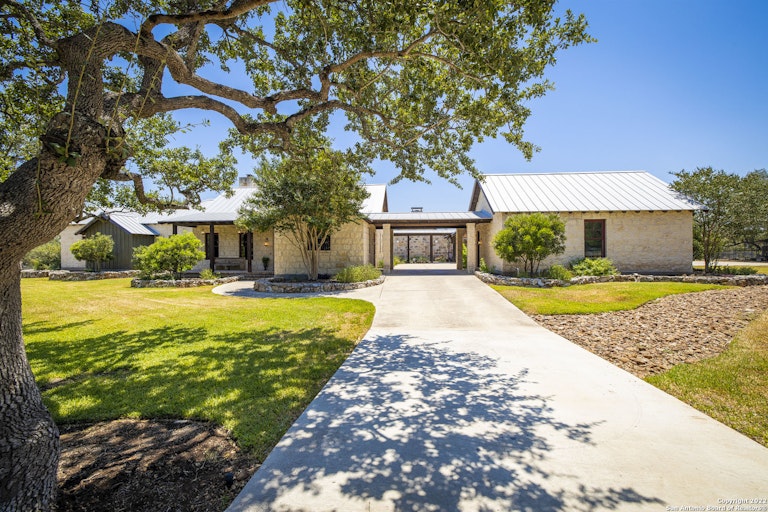Photo 10 of 42 - 4544 Natures Way, New Braunfels, TX 78132