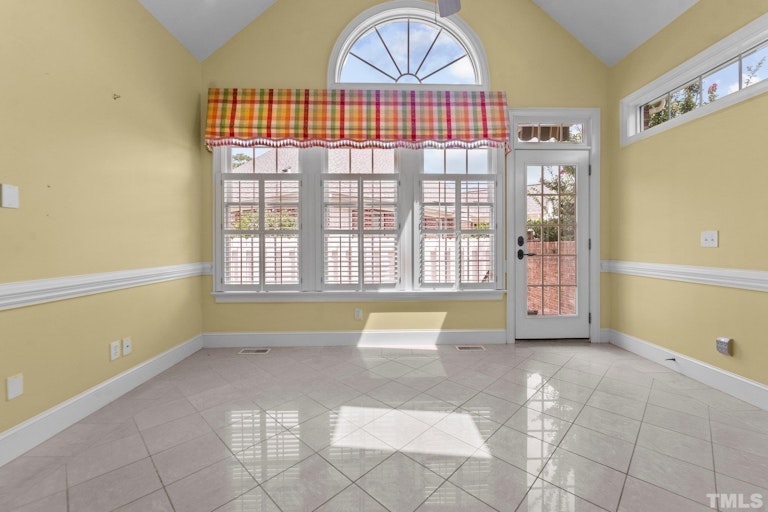 Photo 13 of 30 - 631 E Lakota Dr, Fuquay Varina, NC 27526