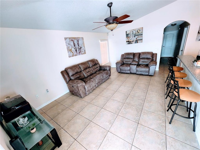 Photo 7 of 34 - 2652 Hawthorne Ln, Kissimmee, FL 34743