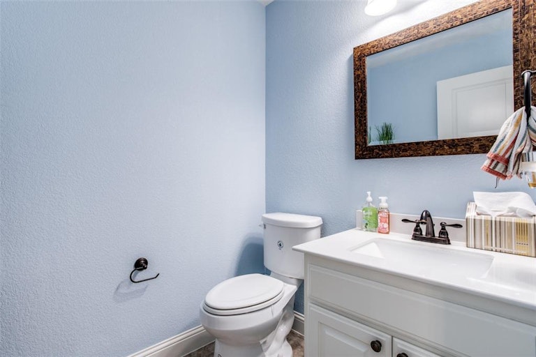 Photo 25 of 40 - 180 Denali Way, Waxahachie, TX 75167