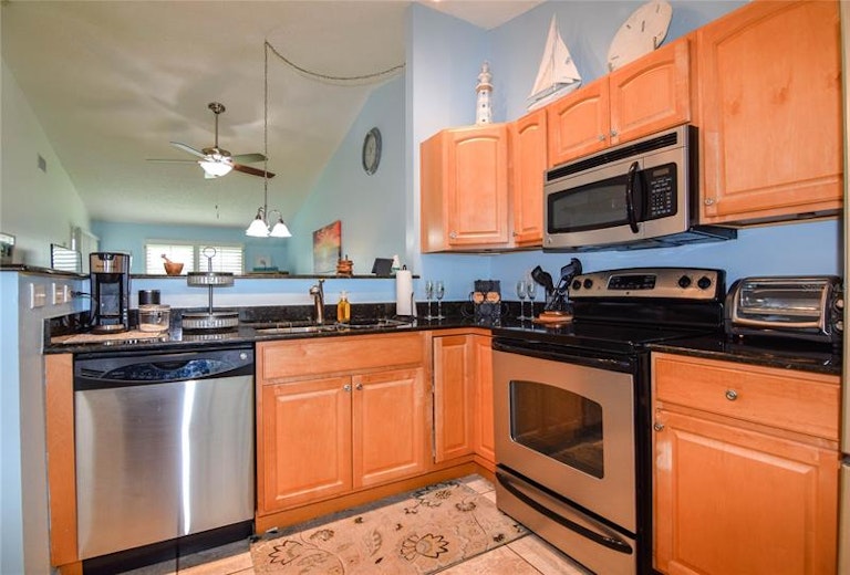 Photo 7 of 29 - 252 Sea Mist Dr, Treasure Island, FL 33706