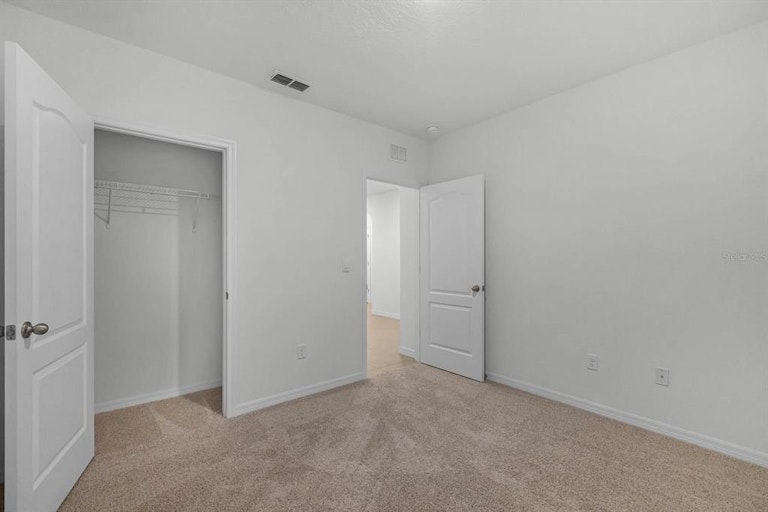 Photo 8 of 40 - 729 Squires Grove Dr, Winter Haven, FL 33880