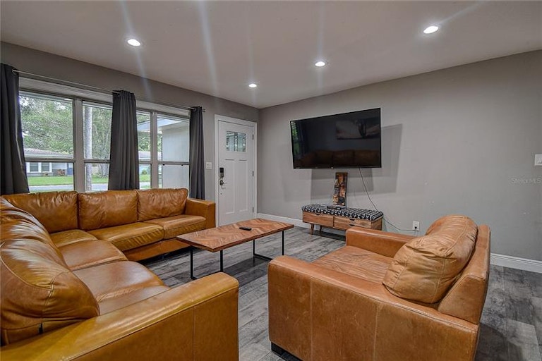 Photo 5 of 25 - 1625 Madrid Dr, Largo, FL 33778
