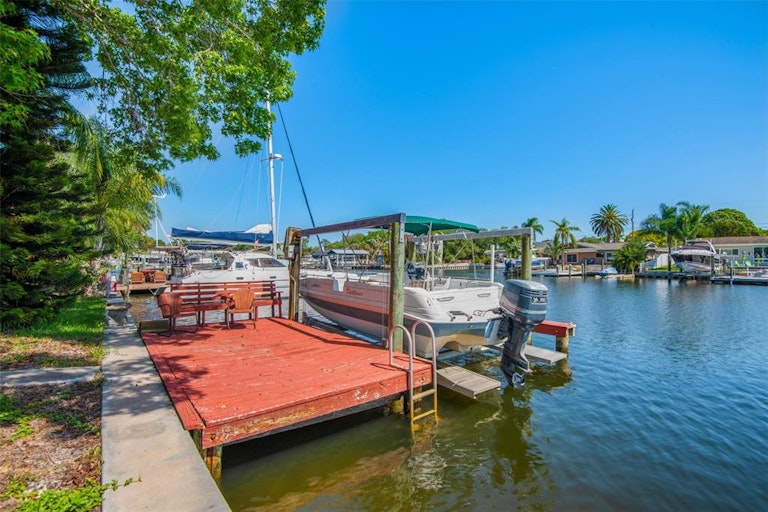 Photo 4 of 42 - 372 Westwinds Dr, Palm Harbor, FL 34683