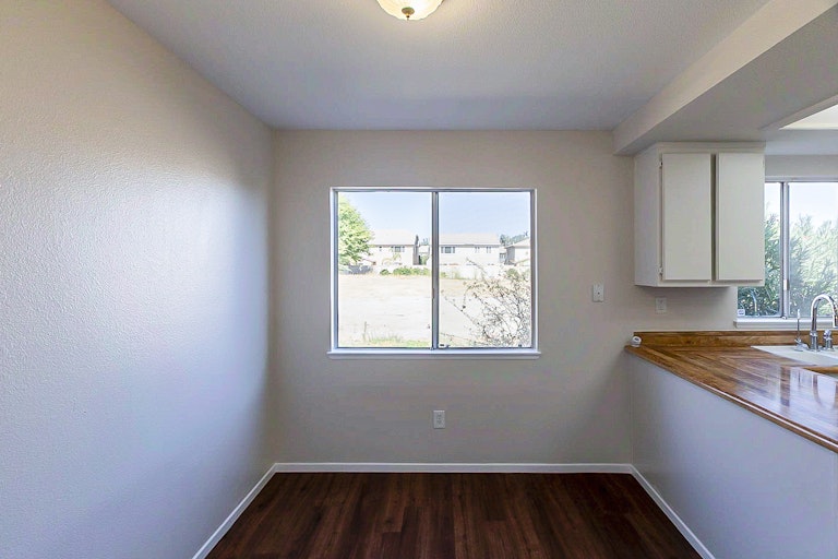 Photo 10 of 23 - 717 Walnut Dr, Lake Elsinore, CA 92530