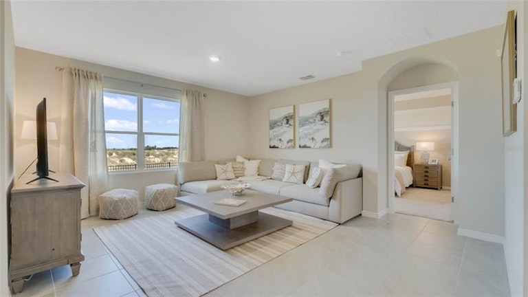 Photo 11 of 28 - 2348 Canyon Oak Dr, Davenport, FL 33837