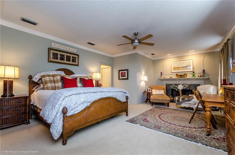 Photo 14 of 25 - 8918 Jonathan Manor Dr, Orlando, FL 32819