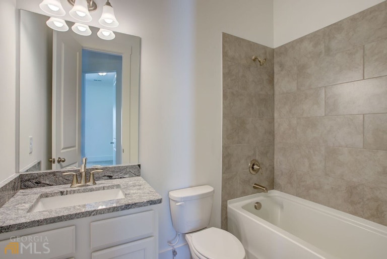 Photo 14 of 32 - 3001 Fairway Dr, Villa Rica, GA 30180