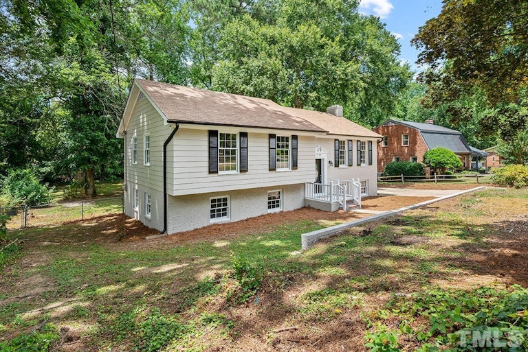 Photo 1 of 29 - 4700 Winterlochen Rd, Raleigh, NC 27603