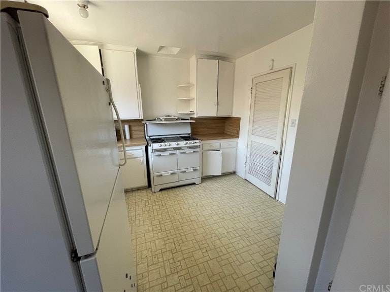 Photo 5 of 17 - 9860 La Docena Ln, Pico Rivera, CA 90660