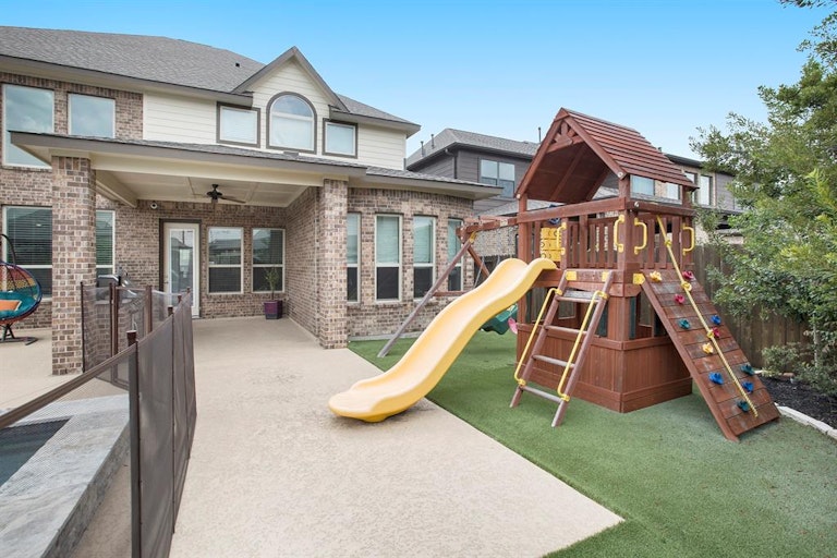 Photo 37 of 47 - 10610 Grace Hollow Dr, Cypress, TX 77433