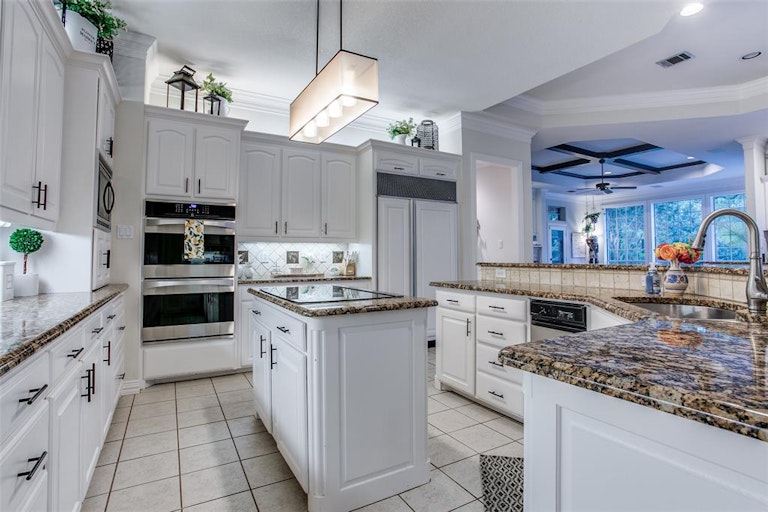 Photo 6 of 28 - 1204 Chatsworth Dr, Colleyville, TX 76034