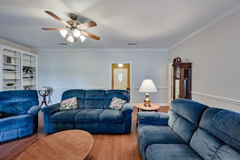 Photo 29 of 40 - 5607 Oak Branch Dr, Arlington, TX 76016