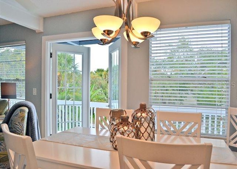 Photo 7 of 18 - 204 Garden Ln, Sarasota, FL 34242