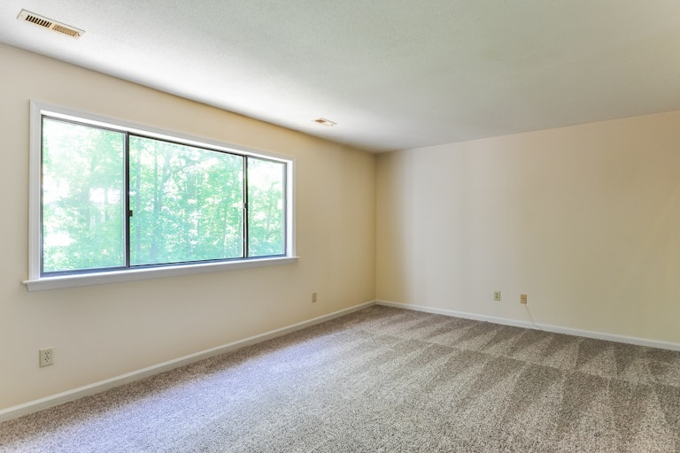 Photo 7 of 25 - 7265 Sandy Creek Dr, Raleigh, NC 27615