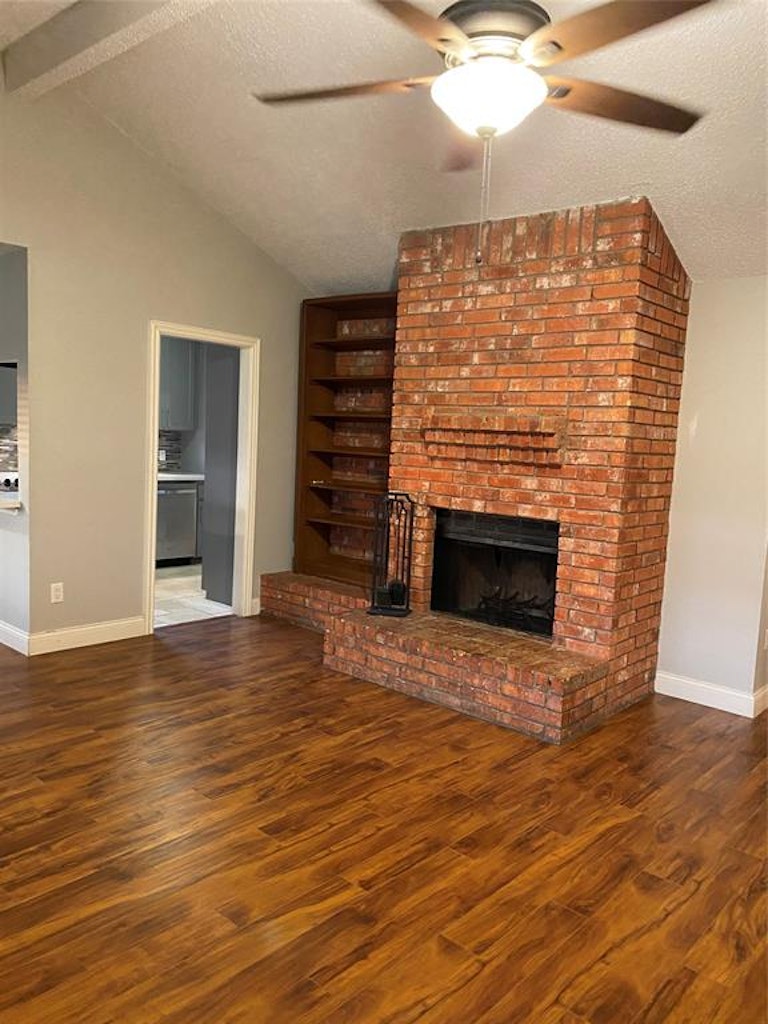 Photo 2 of 8 - 3802 Maplewood Dr, La Porte, TX 77571