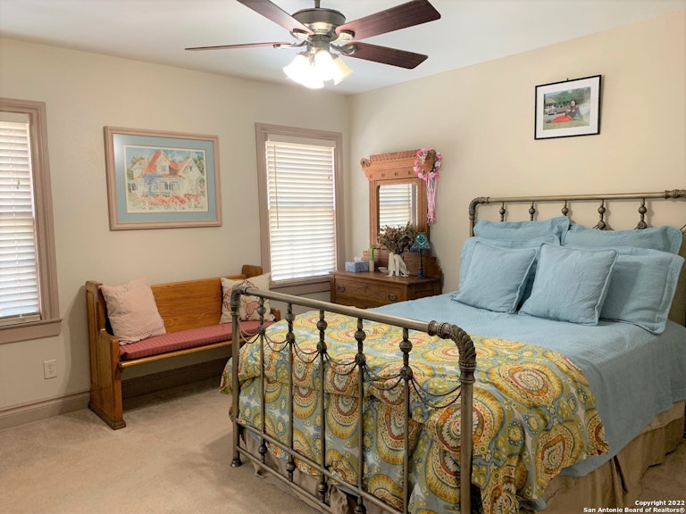 Photo 8 of 25 - 306 Corona Ave, San Antonio, TX 78209