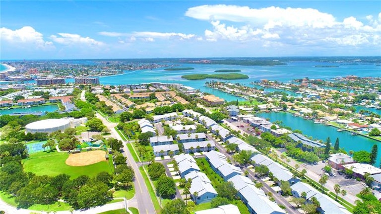 Photo 2 of 29 - 252 Sea Mist Dr, Treasure Island, FL 33706