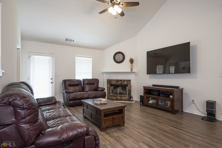 Photo 4 of 35 - 1639 Trey Ln, Winder, GA 30680