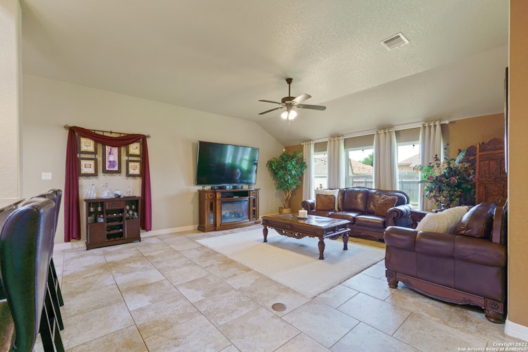 Photo 7 of 36 - 15807 Fox Ln, Selma, TX 78154