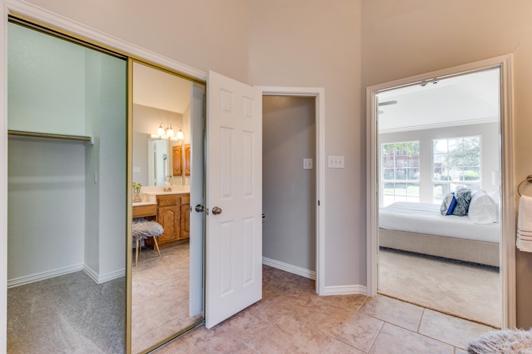 Photo 21 of 32 - 1629 Bennington Dr, Carrollton, TX 75007