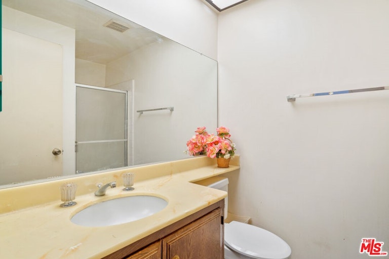 Photo 21 of 53 - 18502 Entrada Ct, Porter Ranch, CA 91326