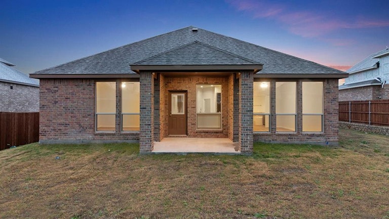 Photo 25 of 34 - 3412 Burningtree Ln, Grand Prairie, TX 76065