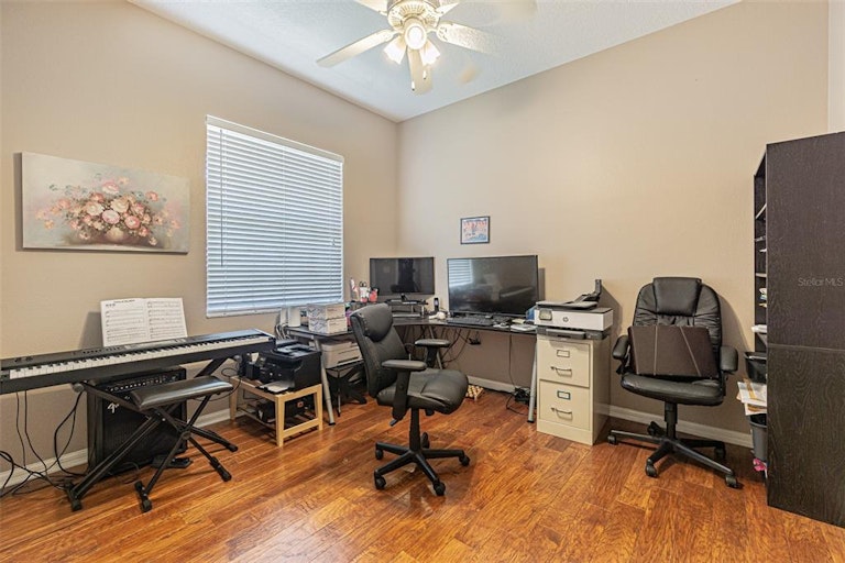Photo 29 of 36 - 1462 Kensington Woods Dr, Lutz, FL 33549