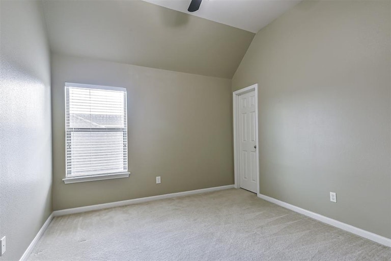 Photo 18 of 26 - 2505 Rockygate Ln, Friendswood, TX 77546