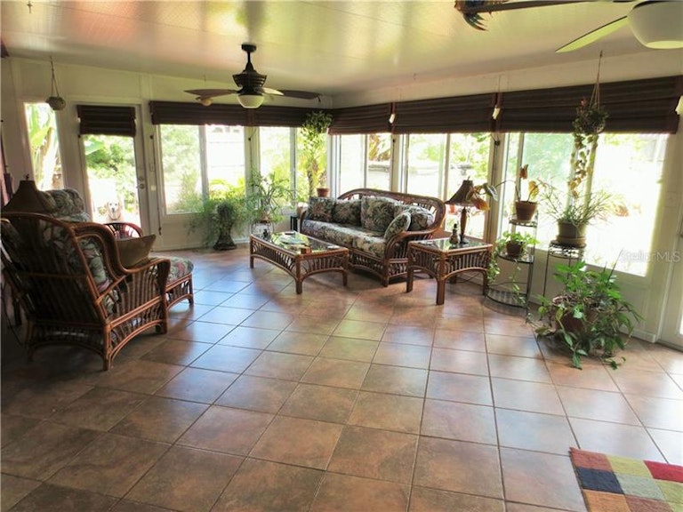 Photo 17 of 24 - 1701 Hunter Ln, Tarpon Springs, FL 34689