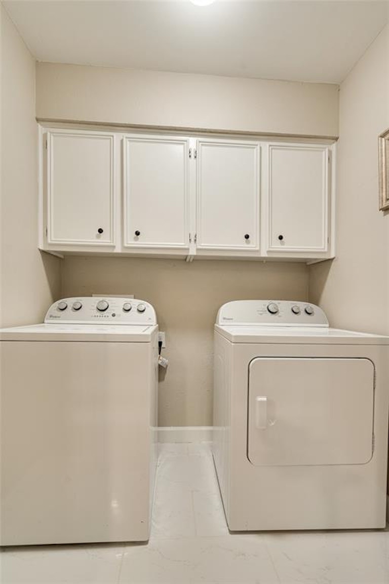 Photo 18 of 29 - 2609 Still Meadow Rd, Irving, TX 75060