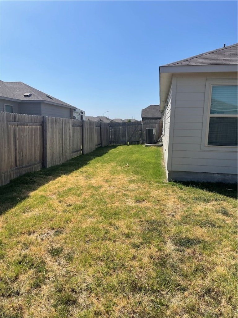 Photo 35 of 36 - 505 Sassafras St, Hutto, TX 78634