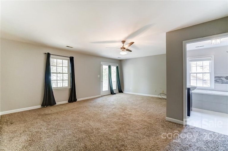 Photo 21 of 46 - 6538 Dougherty Dr, Charlotte, NC 28213